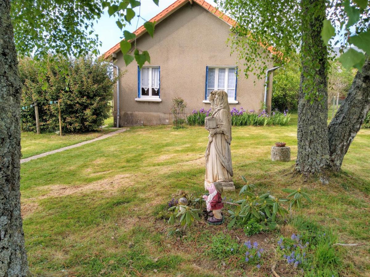 Villa Gite La Maison De Lea Saint-Agnant-de-Versillat Exterior foto